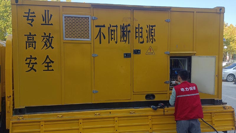 新城柴油发电机组和UPS电源配合使用时，如何避免切换过程中的电力中断？