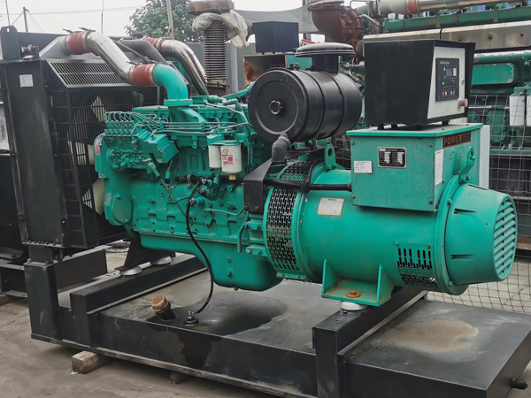 新城冬季低温环境下，500KW发电机组启动电瓶的容量需求具体会增加多少？